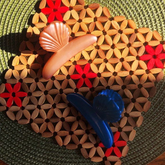 FREE w/ any purchase 💌 - Picture 1 of 7